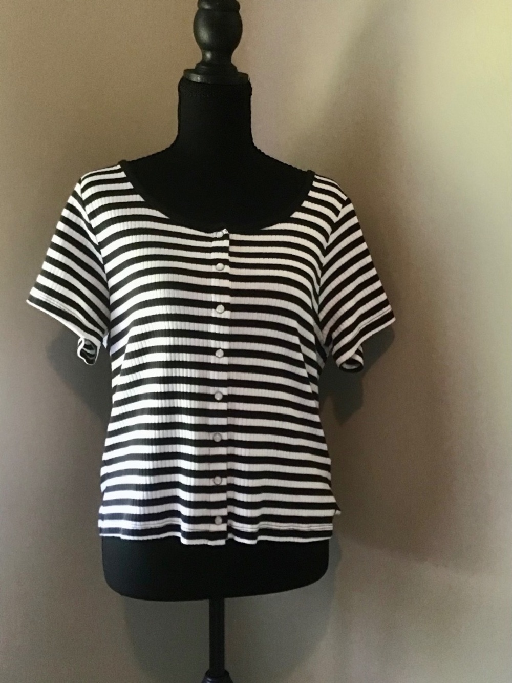 Levi black & white tee, size X-Large